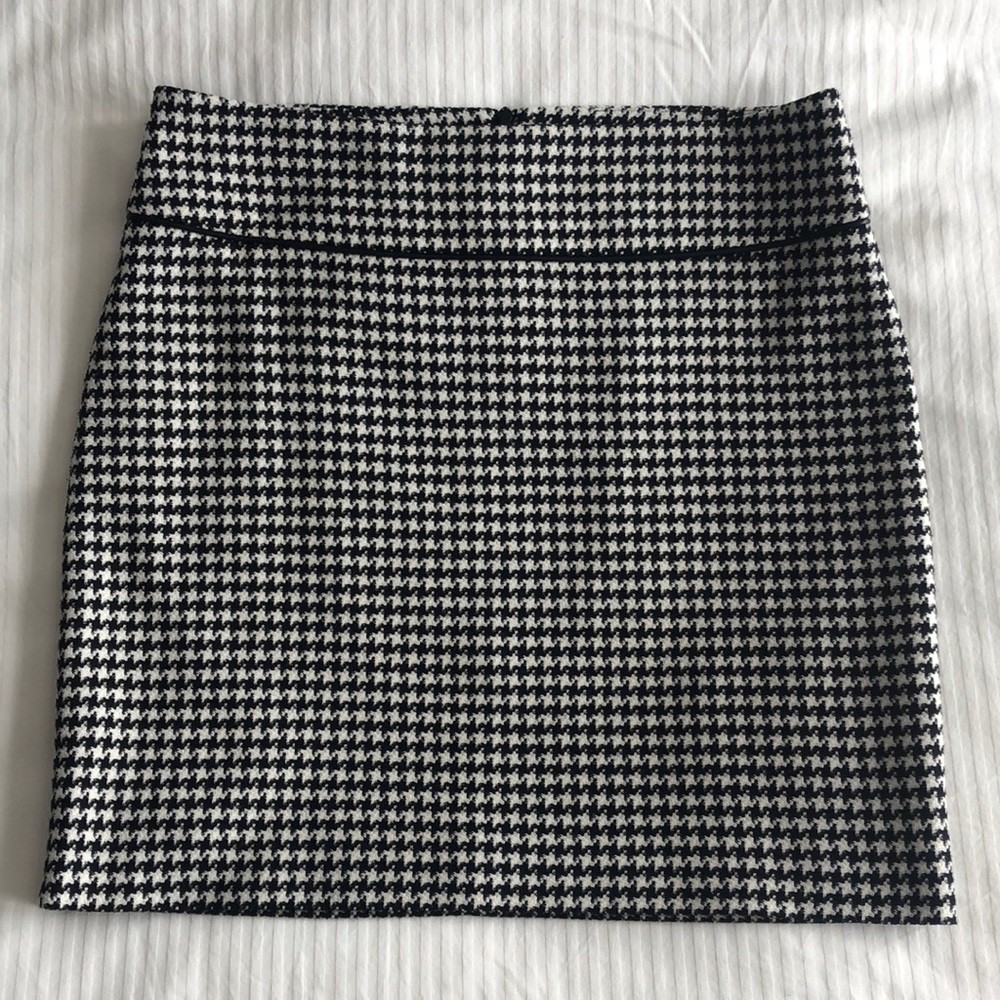 Hugo Boss Black and White Mini Skirt